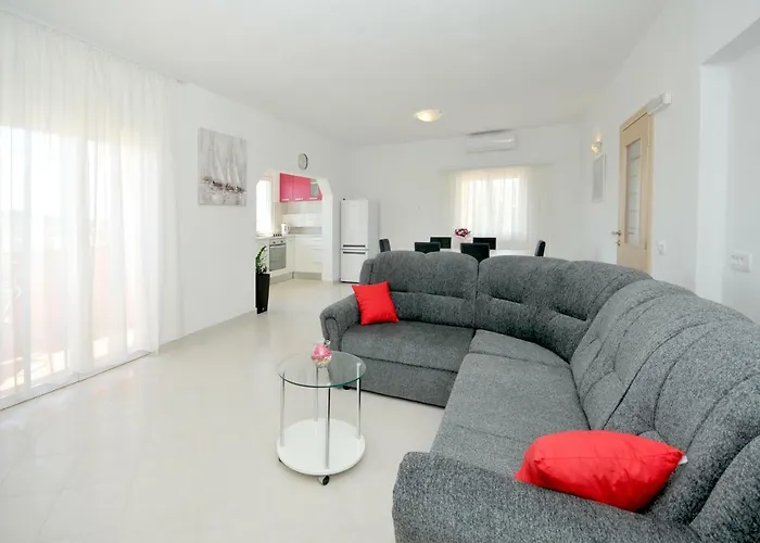 Apartment Mira