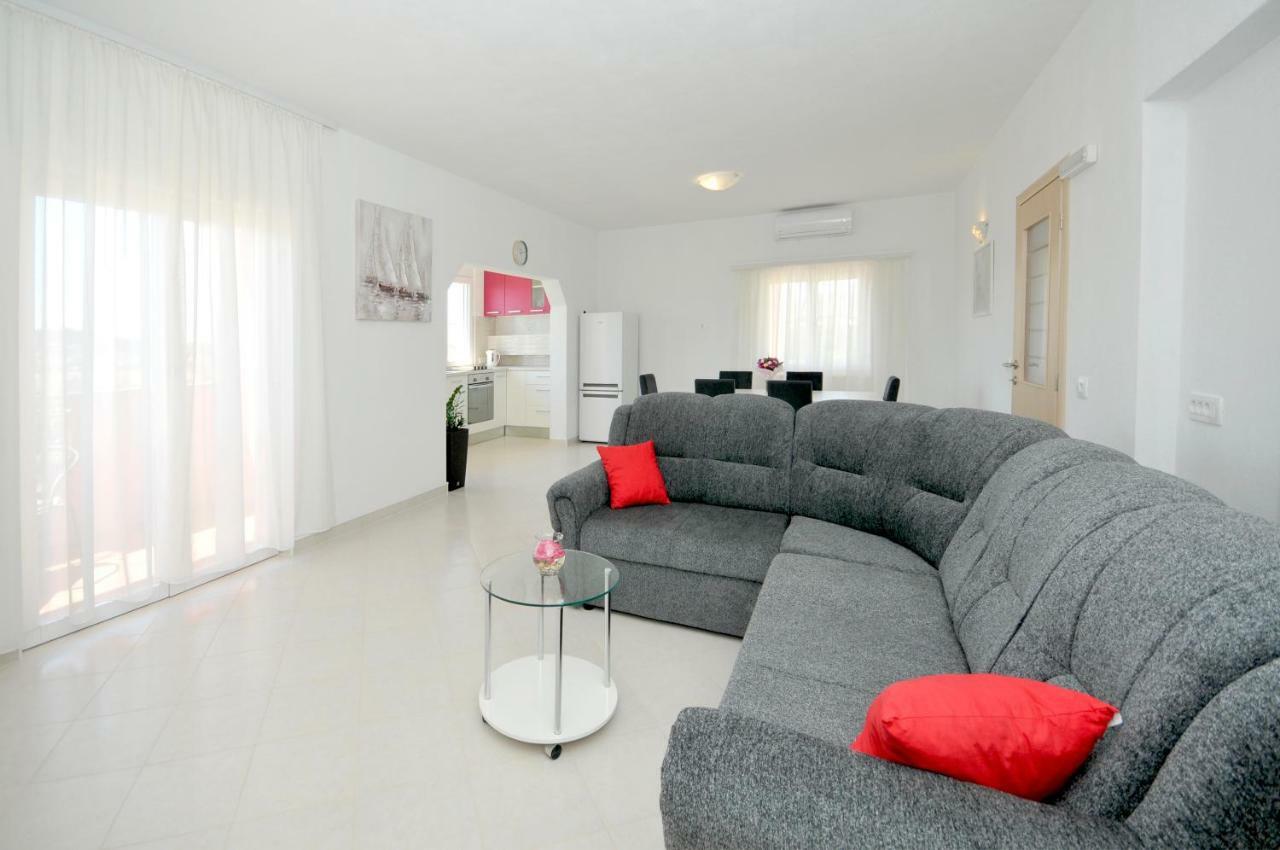 Mira Apartment *